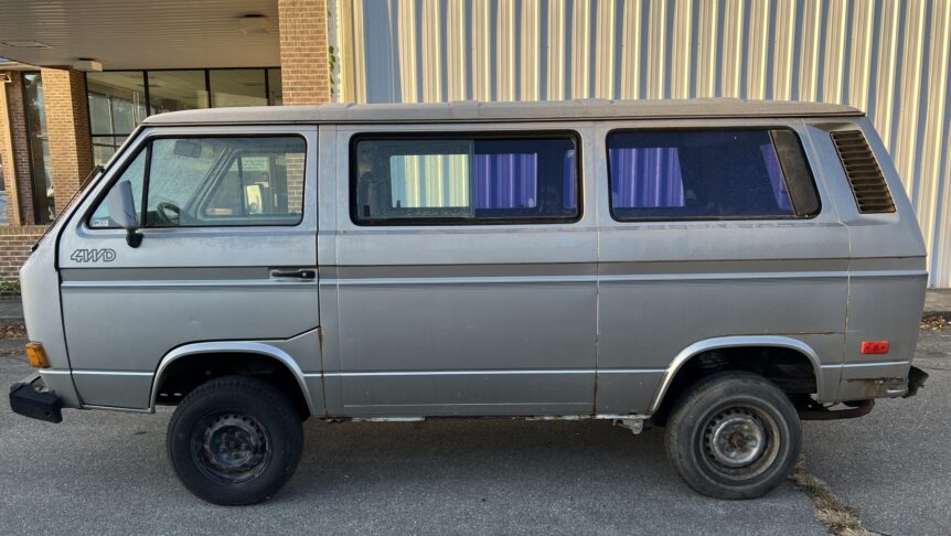 Driver side wide angle photo of Volkswagen Type 2