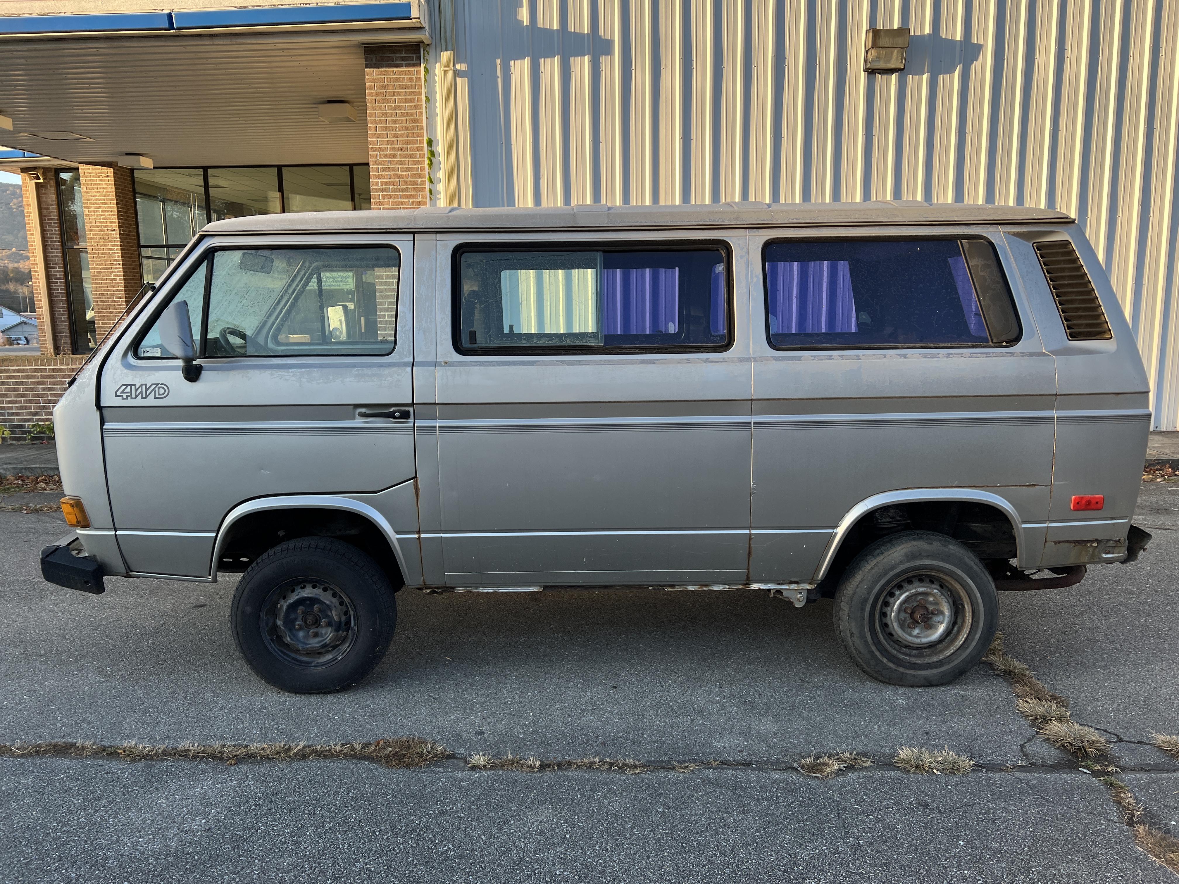 Driver side wide angle photo of Volkswagen Type 2
