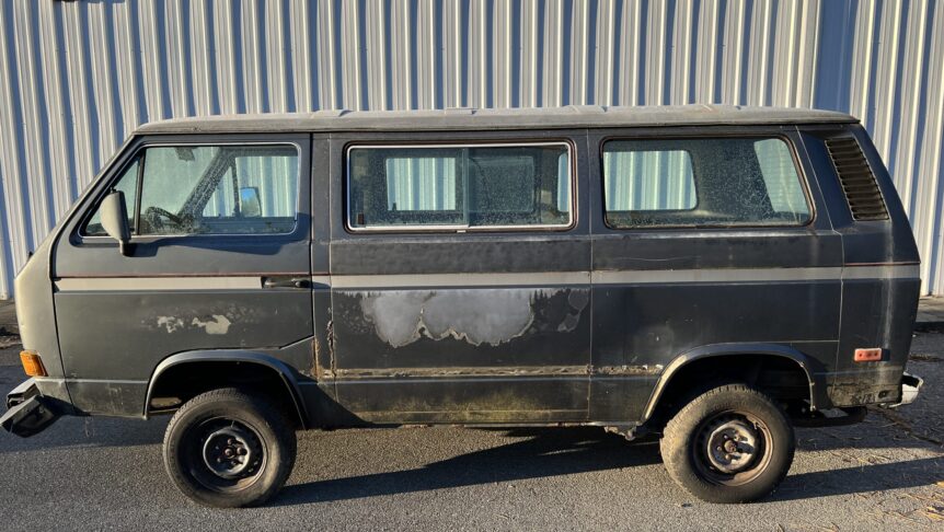 Driver side wide angle photo of Volkswagen Type 2