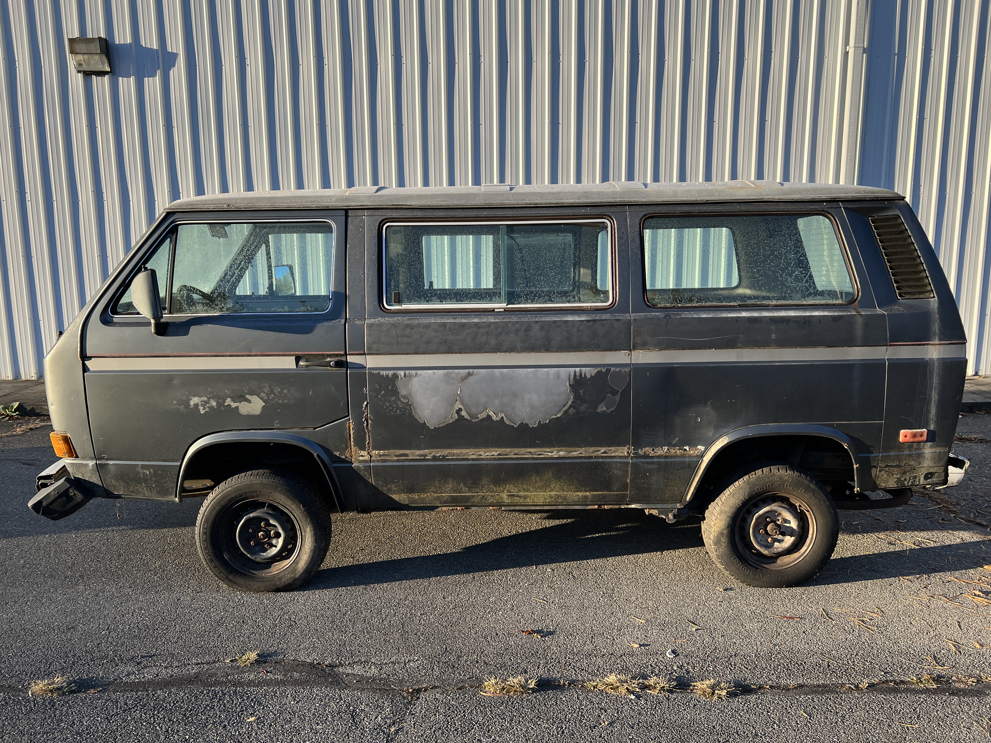 Driver side wide angle photo of Volkswagen Type 2