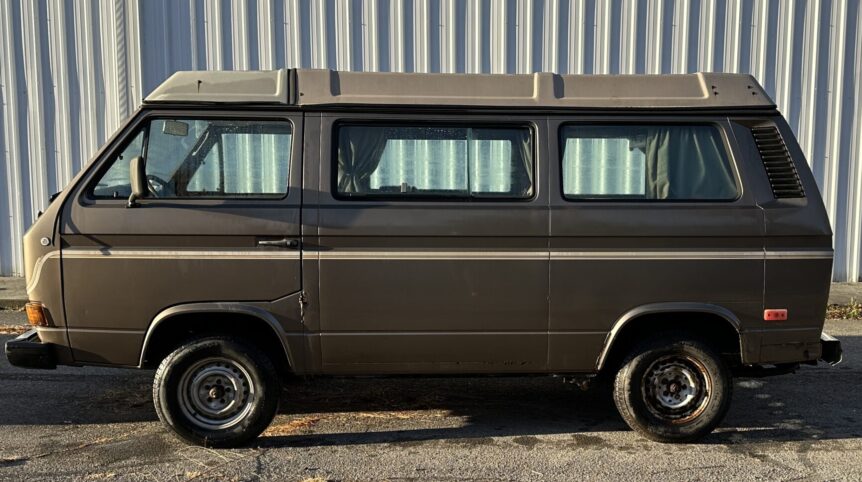 Driver side wide angle photo of Volkswagen Type 2