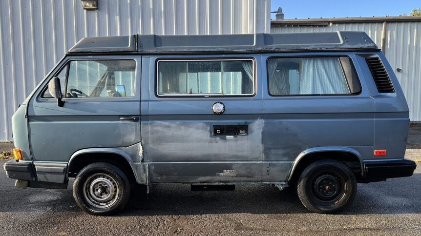 Driver side wide angle photo of Volkswagen Type 2