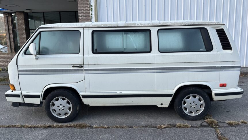 Driver side wide angle photo of Volkswagen Type 2