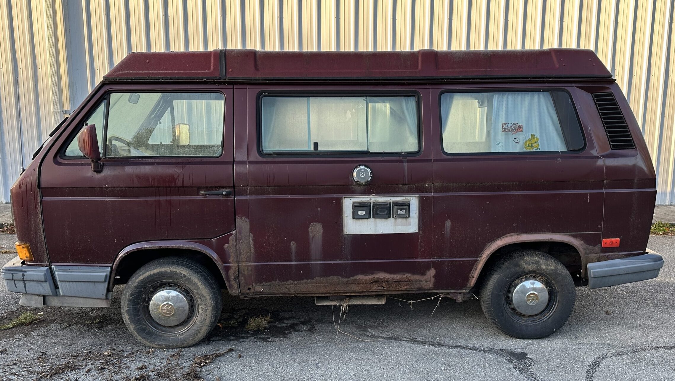 Driver side wide angle photo of Volkswagen Type 2