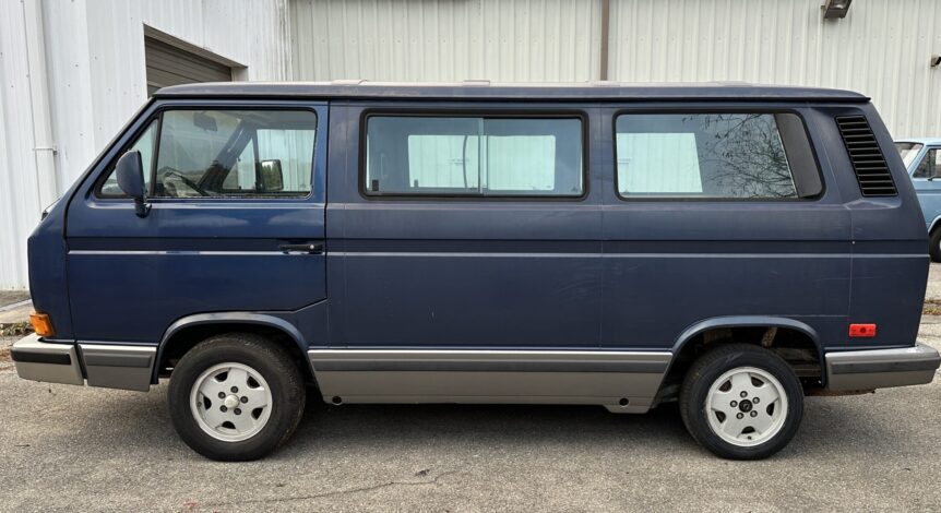 Driver side wide angle photo of Volkswagen Type 2