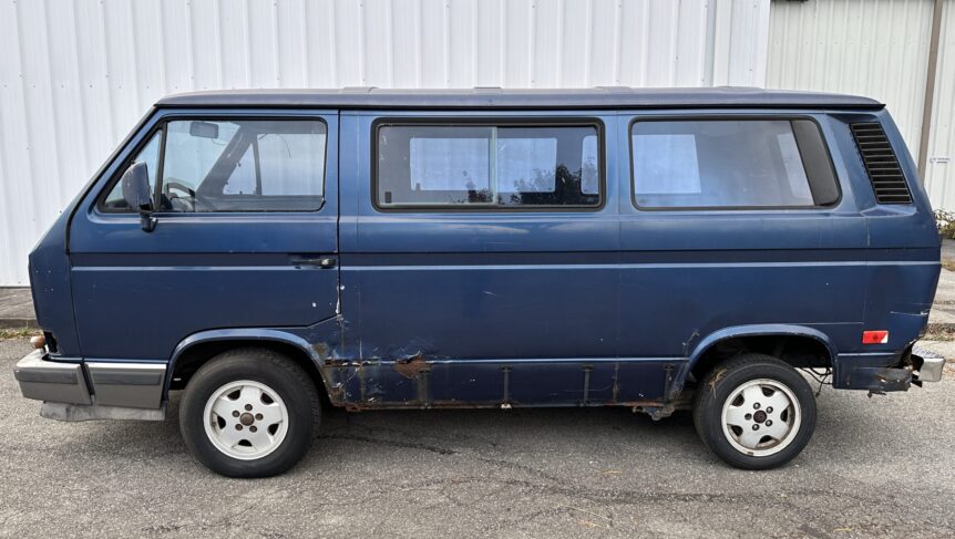 Driver side wide angle photo of Volkswagen Type 2