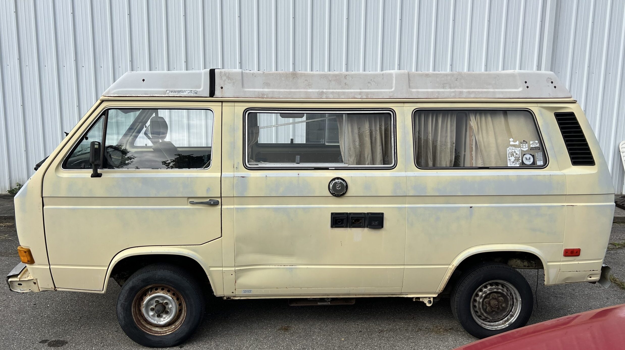 Driver side wide angle photo of Volkswagen Type 2