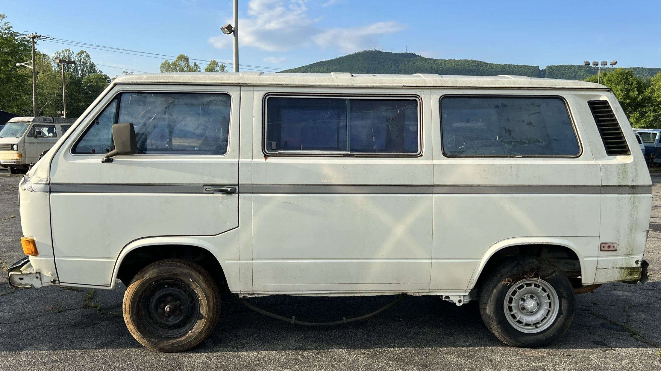 Driver side wide angle photo of Volkwagen Type 2